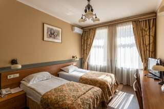 Отель Отель Фраполли Одесса Стандартный двухместный номер с 1 кроватью или 2 отдельными кроватями-1