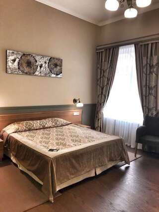 Отель Отель Фраполли Одесса Улучшенный двухместный номер с 1 кроватью-3