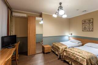 Отель Отель Фраполли Одесса Двухместный номер эконом-класса с 1 кроватью или 2 отдельными кроватями без окна-2